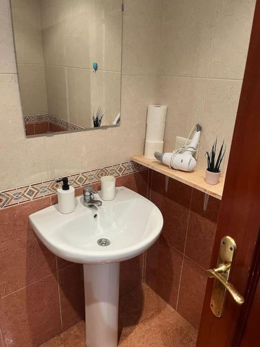 Acogedor Y Soleado Apartamento Recien Amueblado En 希洪 外观 照片